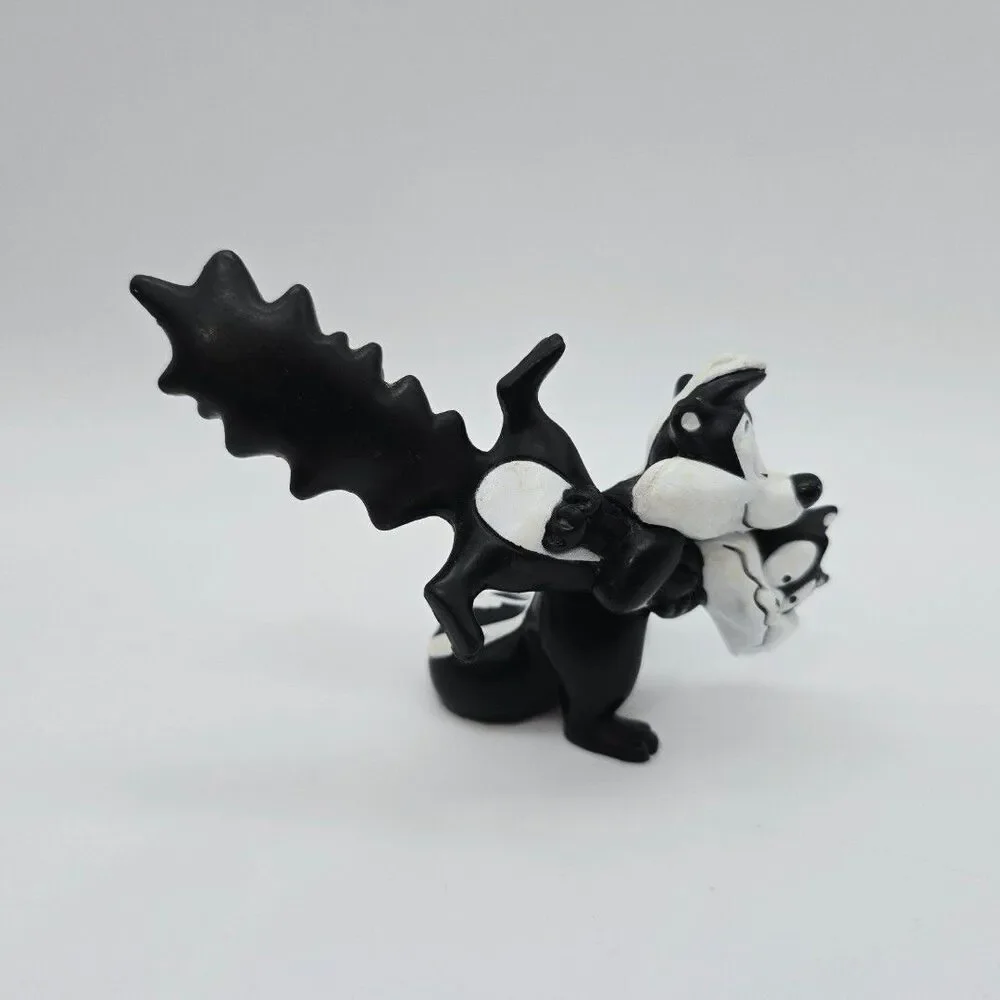 Vintage 1994 Warner Bros Looney Tunes Figures Pepé Le Pew & Penelope Pussycat